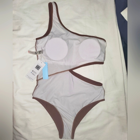 : Cupshe Swimwear Cutout One Shoulder Size XS cut out 1 piece swimsuit - Picture 10 of 13